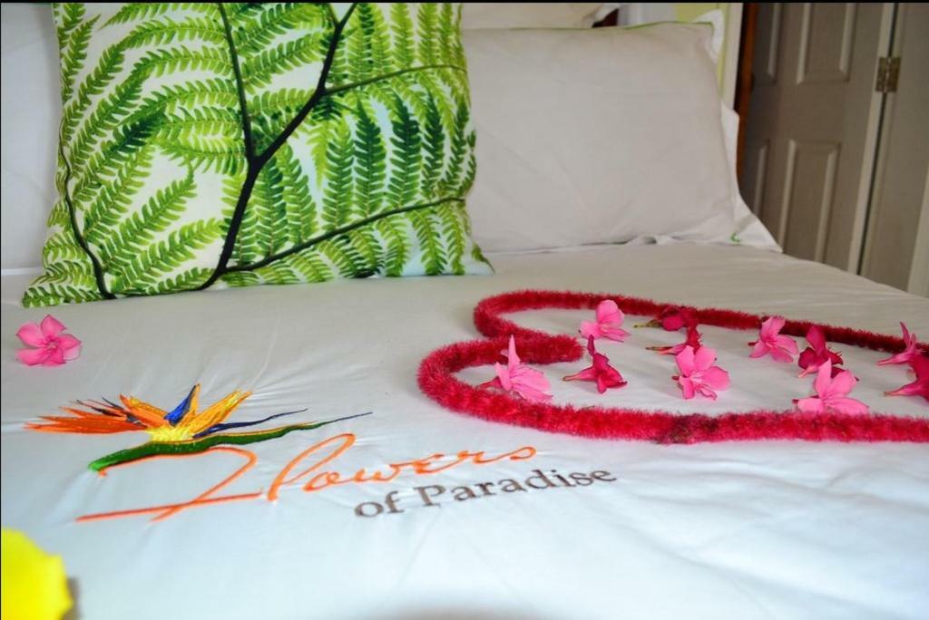 Flowers Of Paradise Pereybere Beach Exterior foto